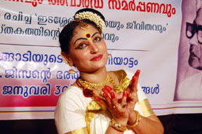 Vineetha Nedungadi presenting  Edasseri's "Anthithiri" in Mohiniyattam